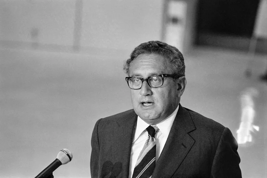 Morre Henry Kissinger e Isso é Bom Sinal